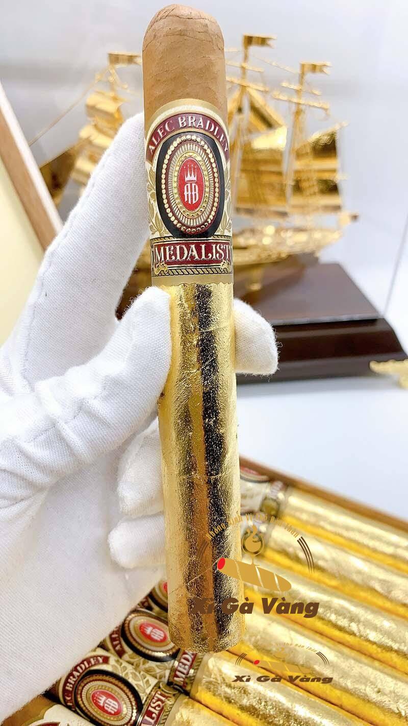 Hương vị của Medalist Toro dát vàng tạo ấn tượng mạnh với người hút